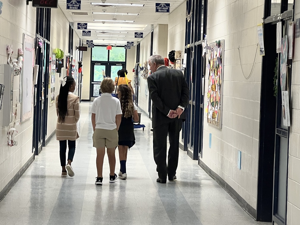 State School Superintendent tours Annie Belle Clark Elementary with students