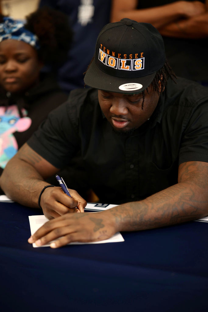 Tyre West signs with Tennessee