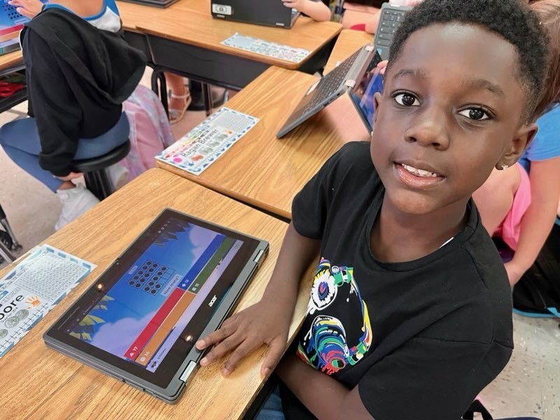 Students playing Kahoot.