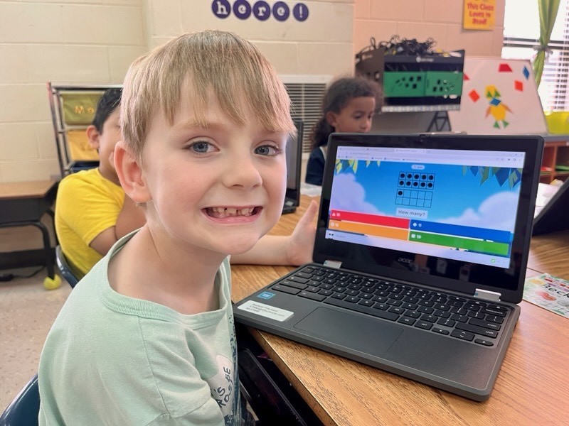 Students playing Kahoot.